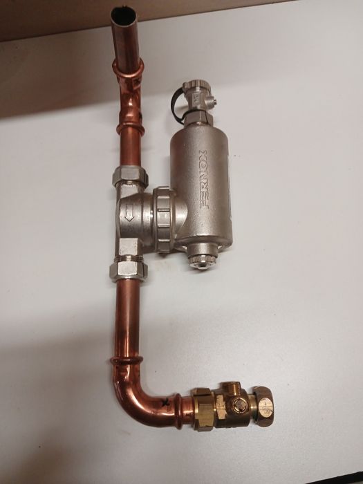 Латунний магнітний фільтр (сепаратор шламу) Fernox TF1 OMEGA