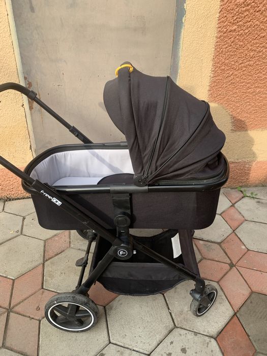 Коляска FreeON 3 в 1 , легка та компактна