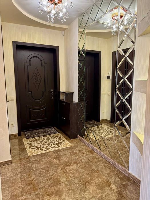 Продажа 4к с ремонтом в новом доме, паковка на два авто