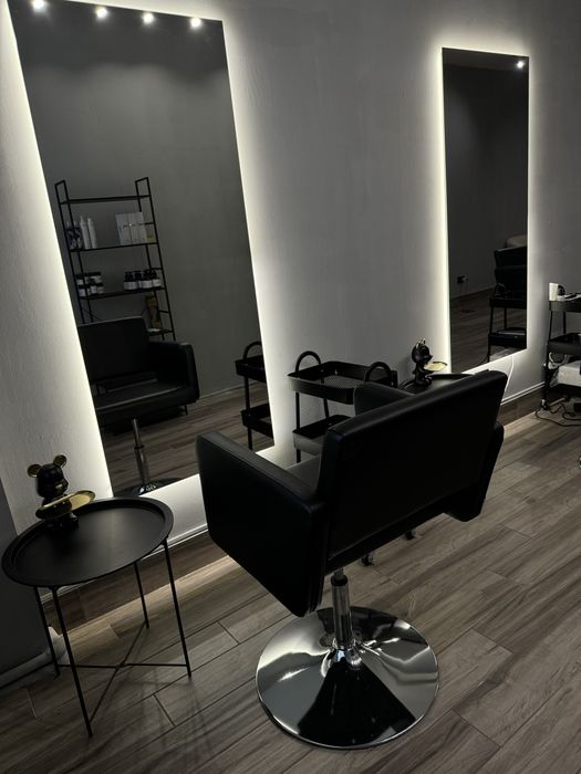 Здається місце для перукарів/майстрів по кератину/ЦЕНТР