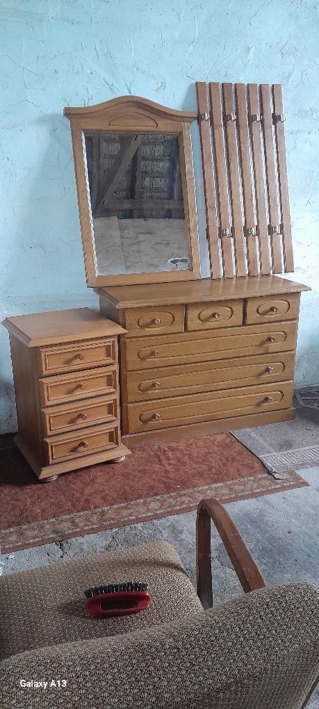 Komoda lustro i wieszak