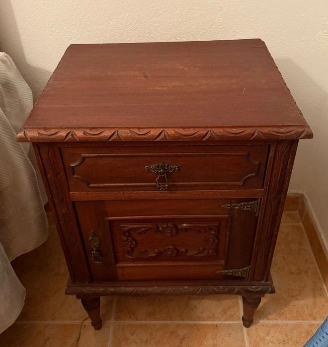 Mesas de cabeceira vintage