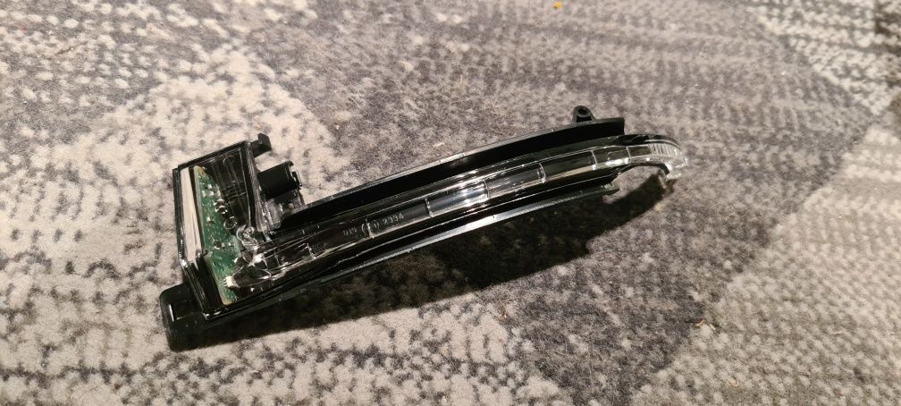 Kierunkowskaz lusterka lewy,led, audi A6C6 oryginał