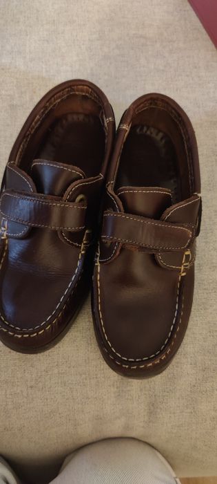 Sapatos castanhos de rapaz 34