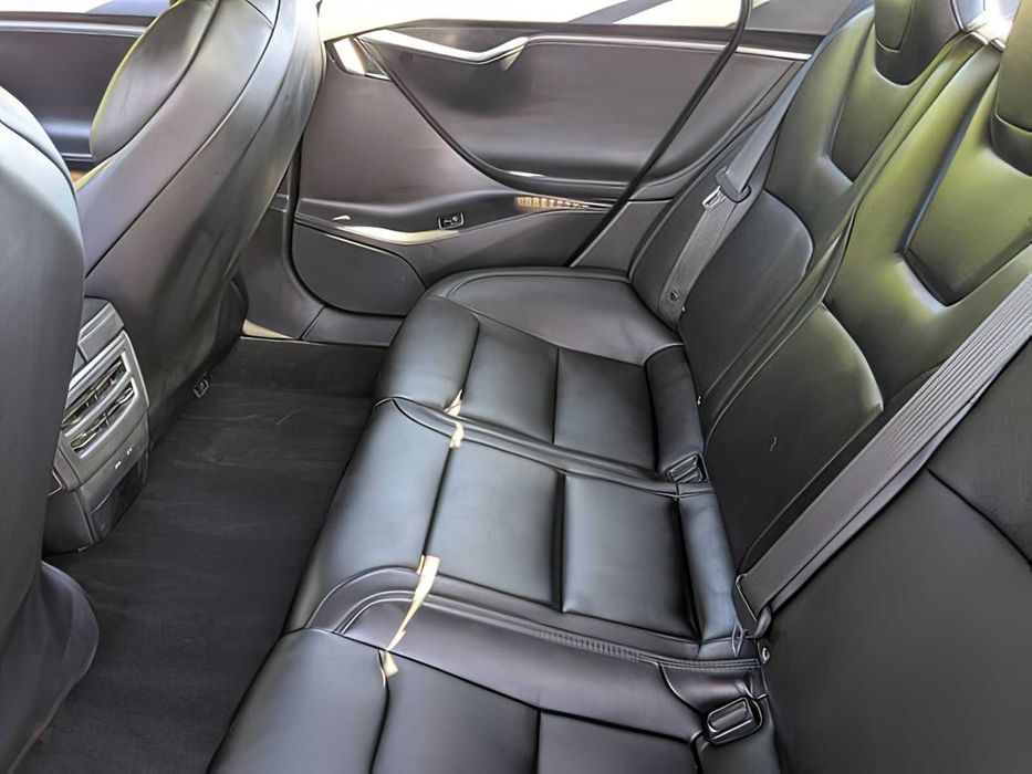 Tesla Model S      2018