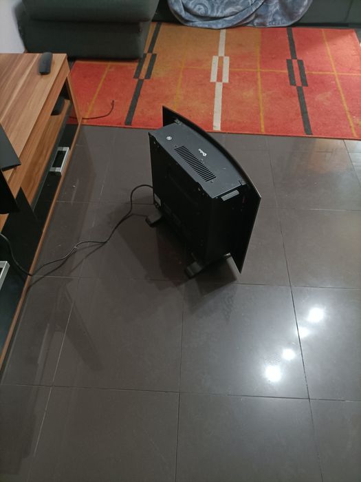 Aquecedor elétrico com varias posições de aquecimento e com efeito de