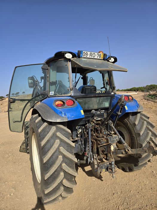Trator New Holland T4.95 com Carregador Frontal