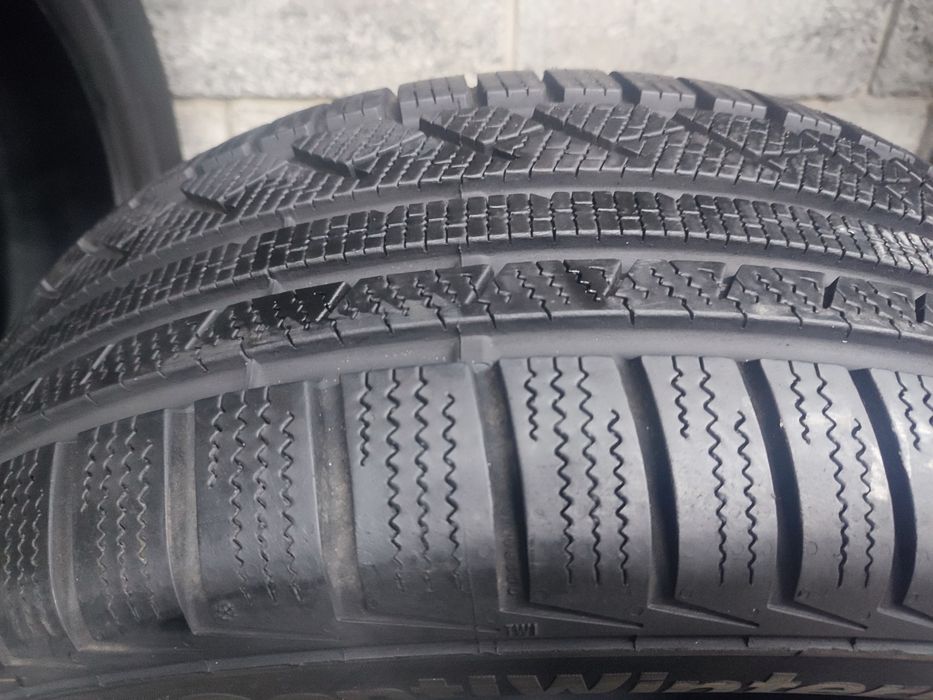 Зимові шини 225/55 R16 (95H) CONTINENTAL