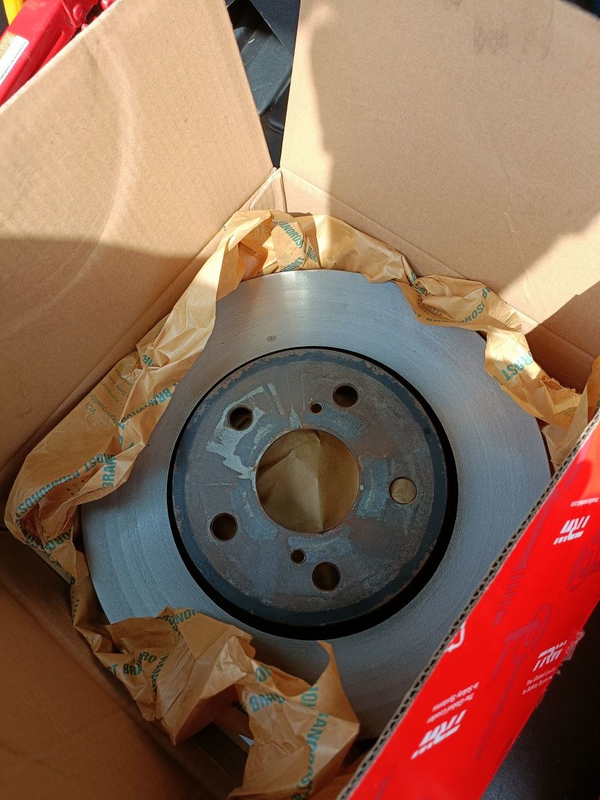 Tarcze hamulcowe Toyota chr przód kpl