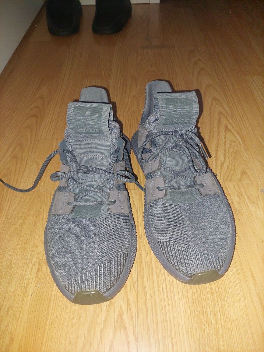 Ténis Adidas Prophere Cinza