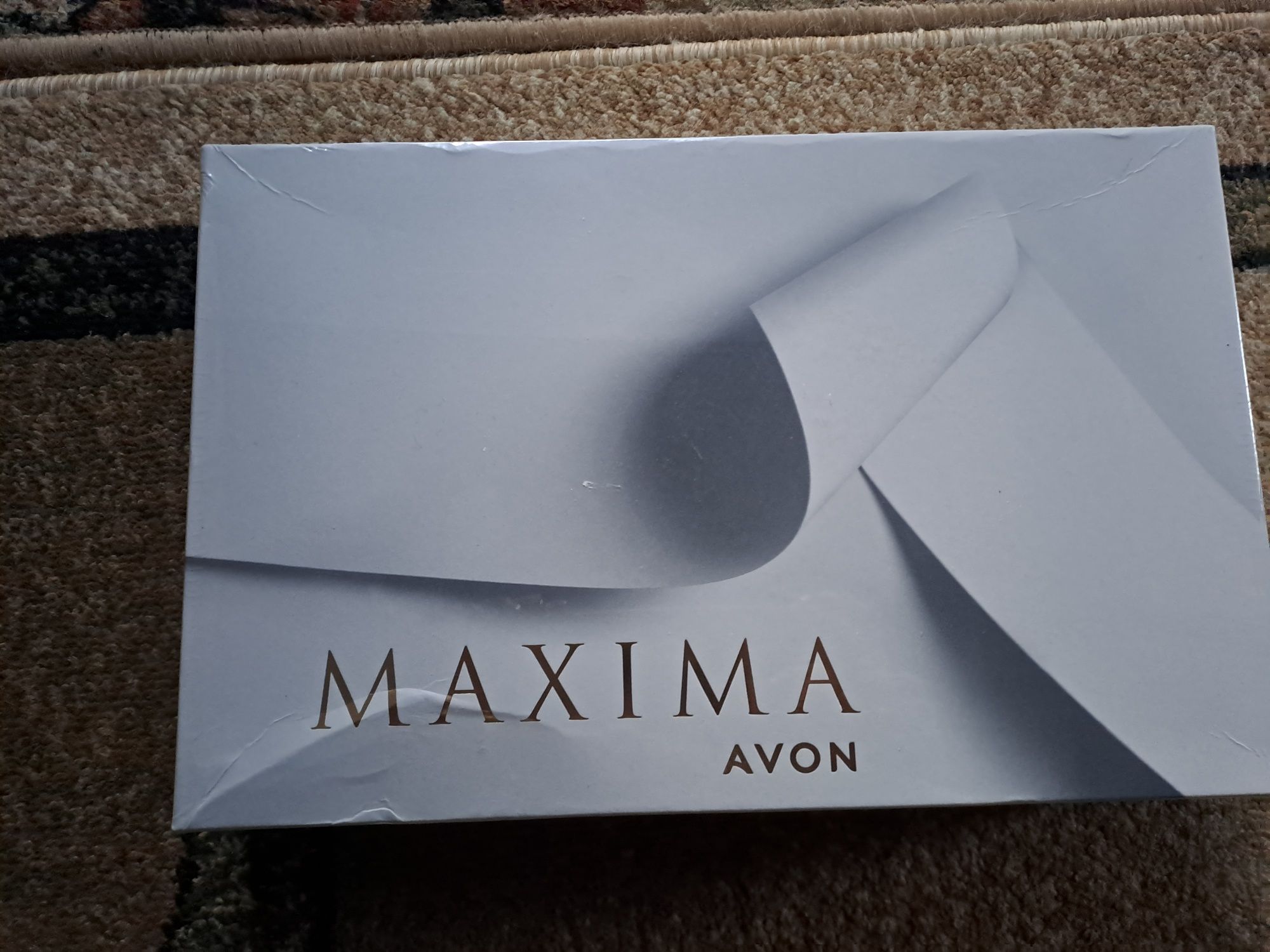 Парфумированный Avon   Maxima