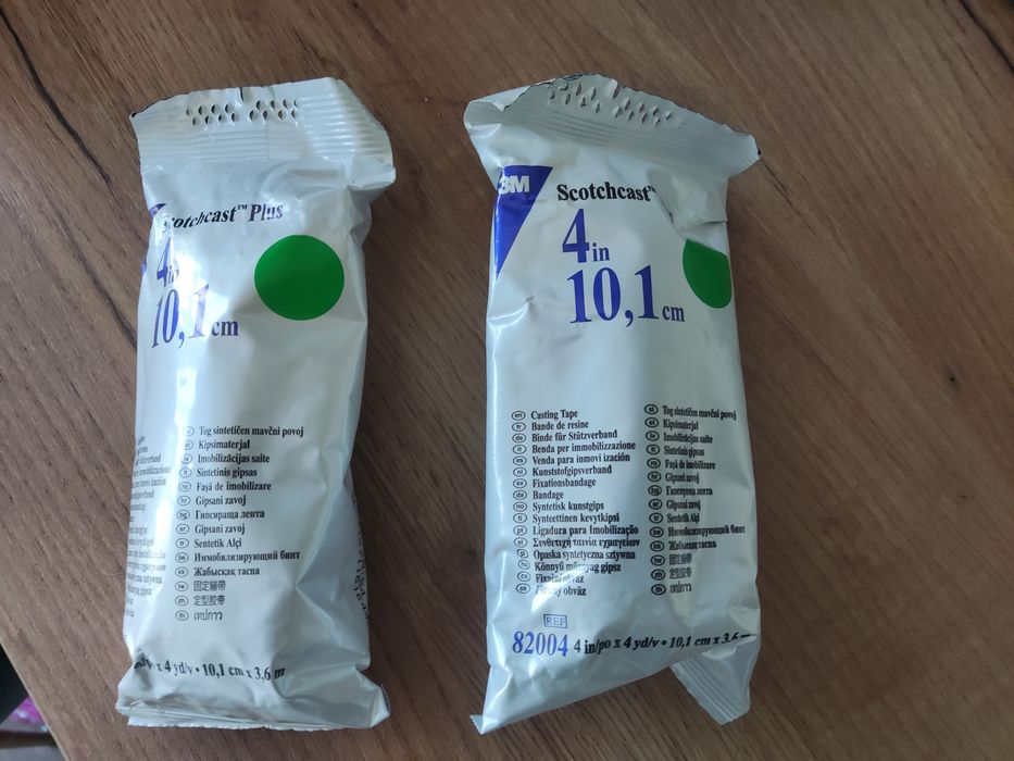 Opaska gipsowa 3M lekki gips syntetyczny Scotchcast 10,1cmx3,6 m zielo