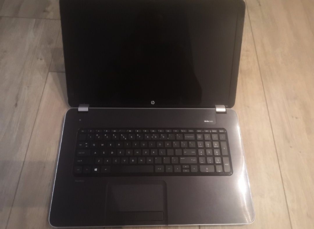 Laptop HP 17-E045SW AMD A10 sprawny stan bdb