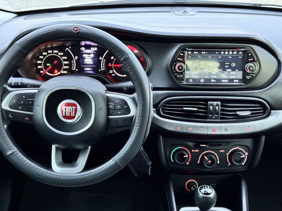 Fiat Tipo 2019 року.