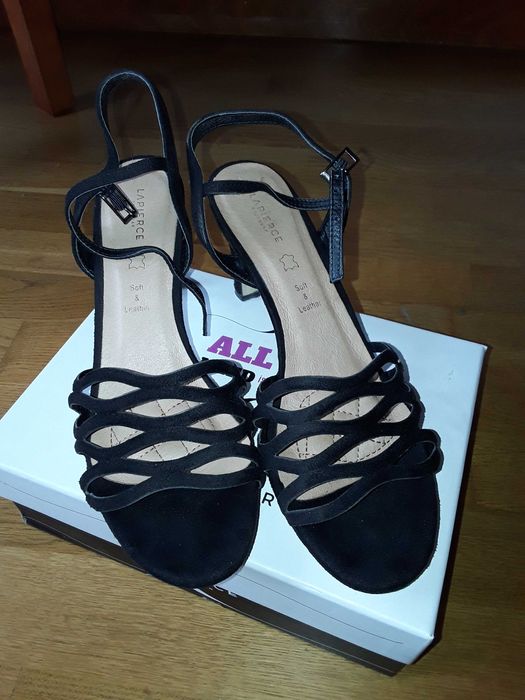 Sandália de salto alto preta