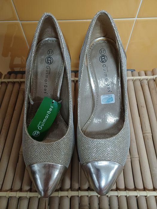 Sapatos Cerimónia Dourados (Novos)