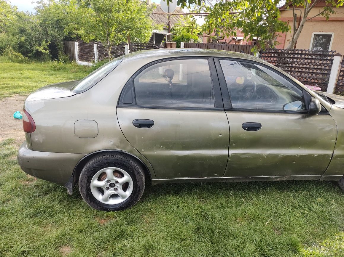 Гарний обслугований автомобіль