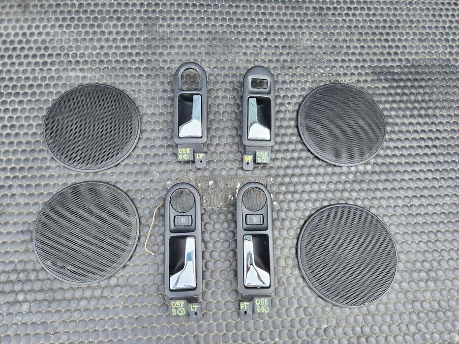 Klamka Wewnetrzna Glosnik Drzwi Oslona Kratka Maskownica Głosnika VW Golf IV 4 Passat B5
