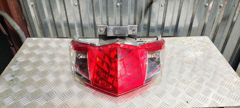 Sym GTS 125,250,300 Lampa tył.