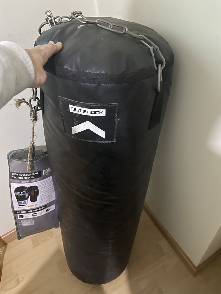 Vendo saco e luvas de boxe