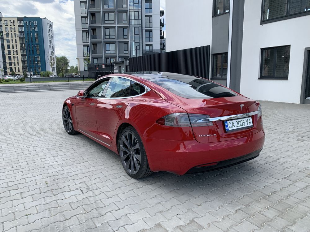 Tasla Model S 2018, FSD 3.0,