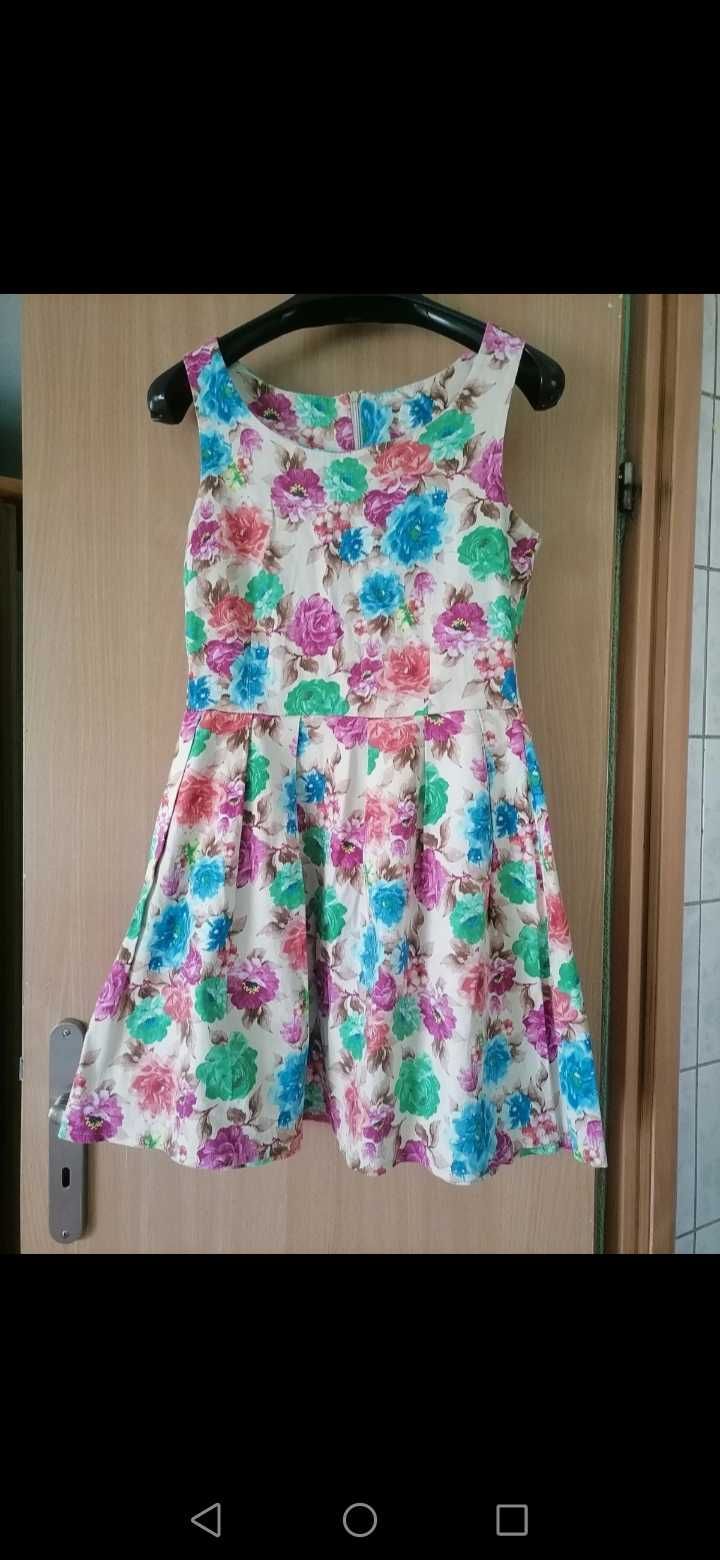Sukienka w kwiaty