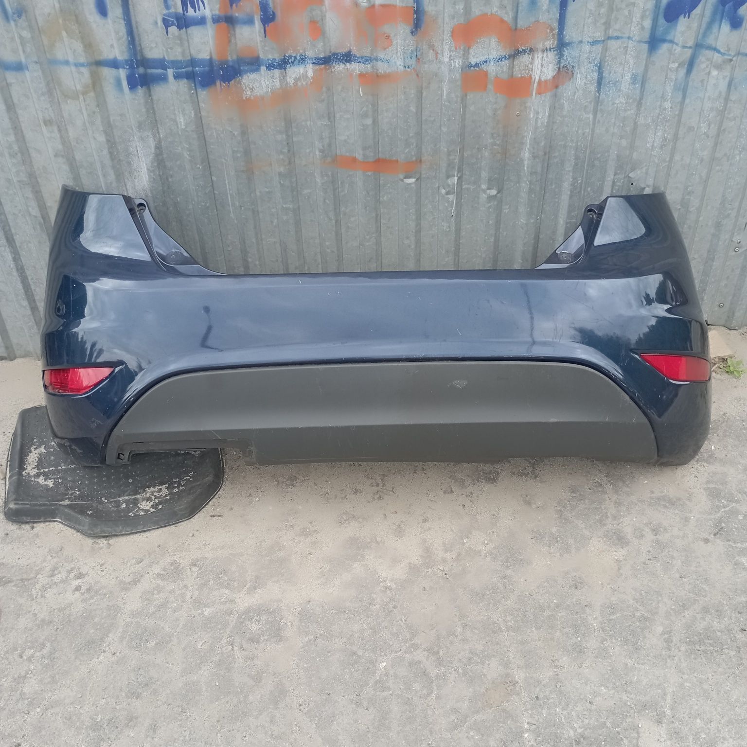 Бампер зад задний ford fiesta mk7 8a6117906a