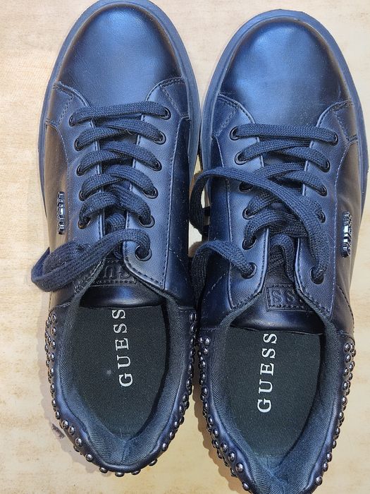 Кросівки Guess, стан чудовий як нові