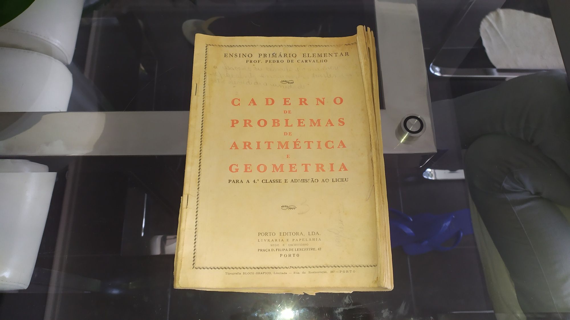 Manual antigo de matemática com mais de 70 anos
