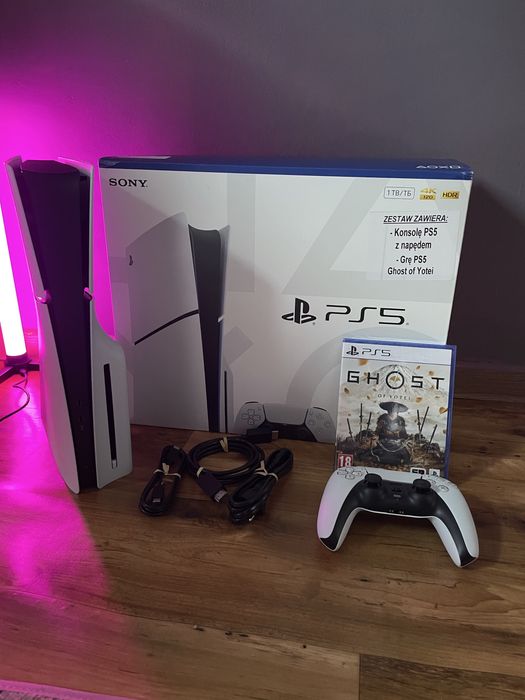 PS5 Slim 1tb z napędem + gra
