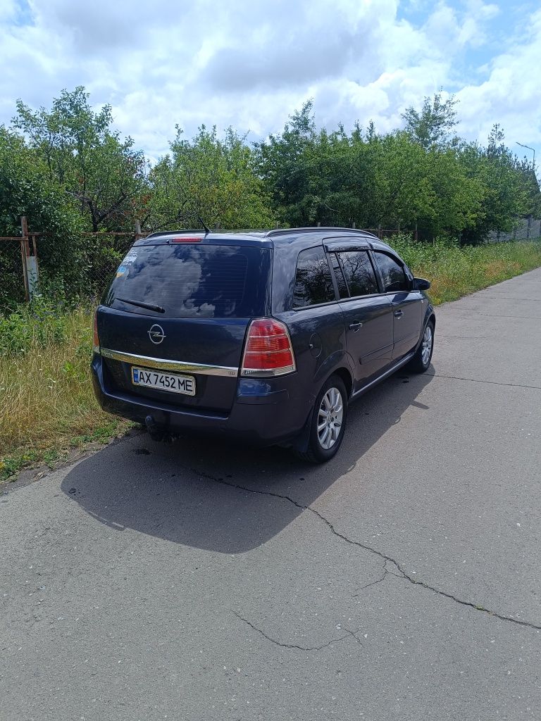 Продам Опель Зафира В