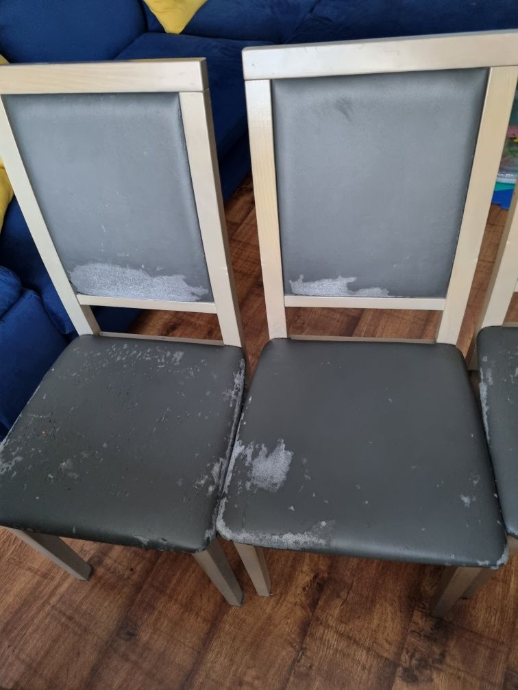 Cztery krzesła, do naprawy