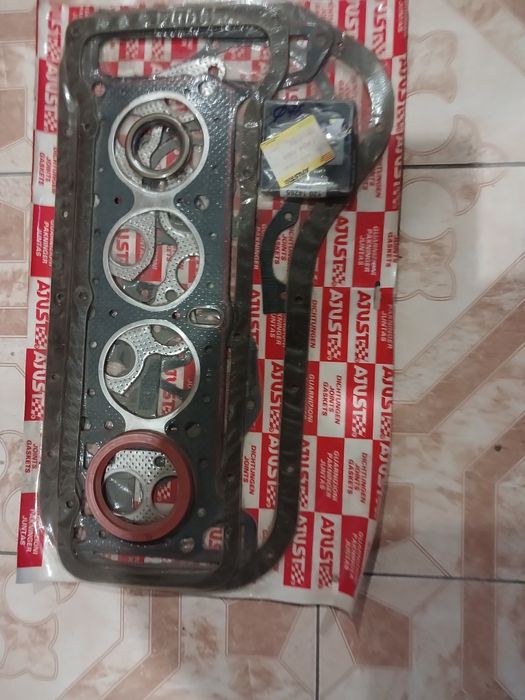 Набор прокладок с сальниками коленвала  на ВАЗ 2101 и ВАЗ2103