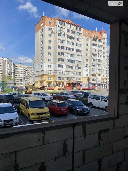 Продається простора квартира площею 72 м² на 1 поверсі