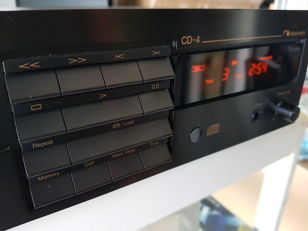 Nakamichi CD-4 c/comando.