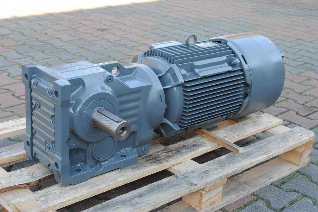 Motoreduktor kątowy 15kw. 202obr./min. z hamulcem firmy SEW.