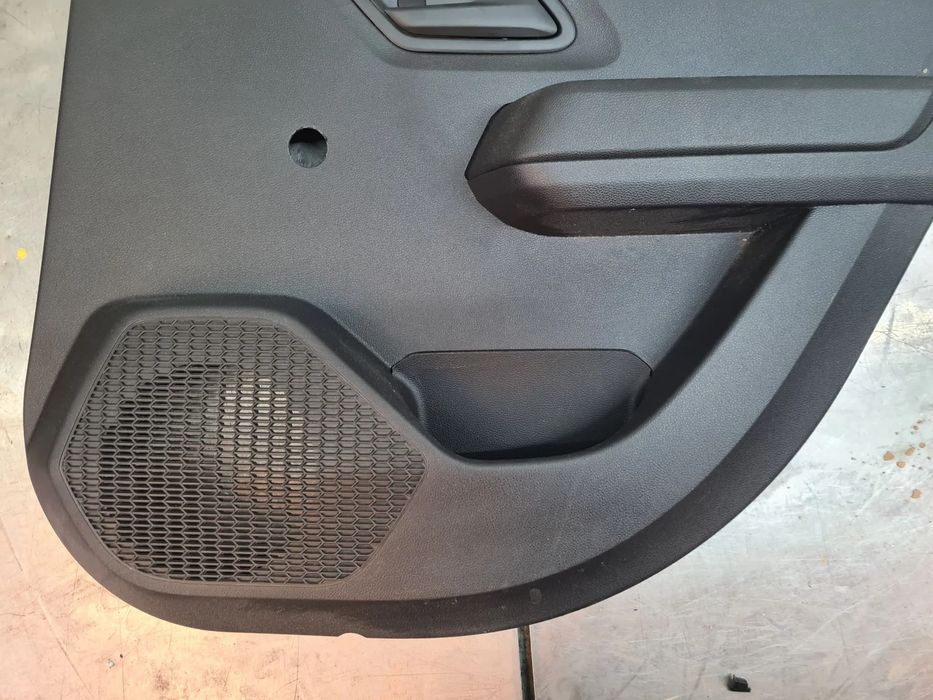 Forra porta / quartela trás direita DACIA Sandero III