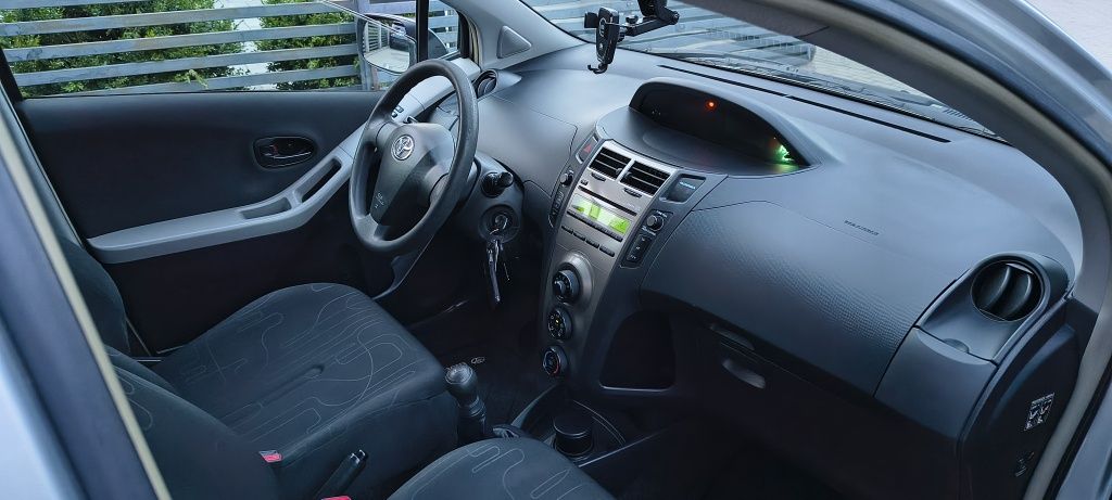 Toyota Yaris 1.0 VVT-i 2011r niski przebieg, , zarejestrowany w Polsce