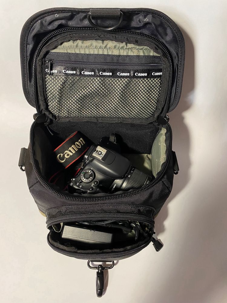 Дзеркальний фотоапарат Canon EOS 600D з зручною сумкою