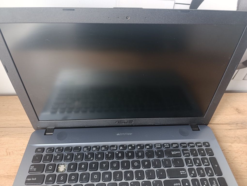 Laptop Asus R541U i3-6006U 4GB RAM 256GB SSD Full HD Windows 10