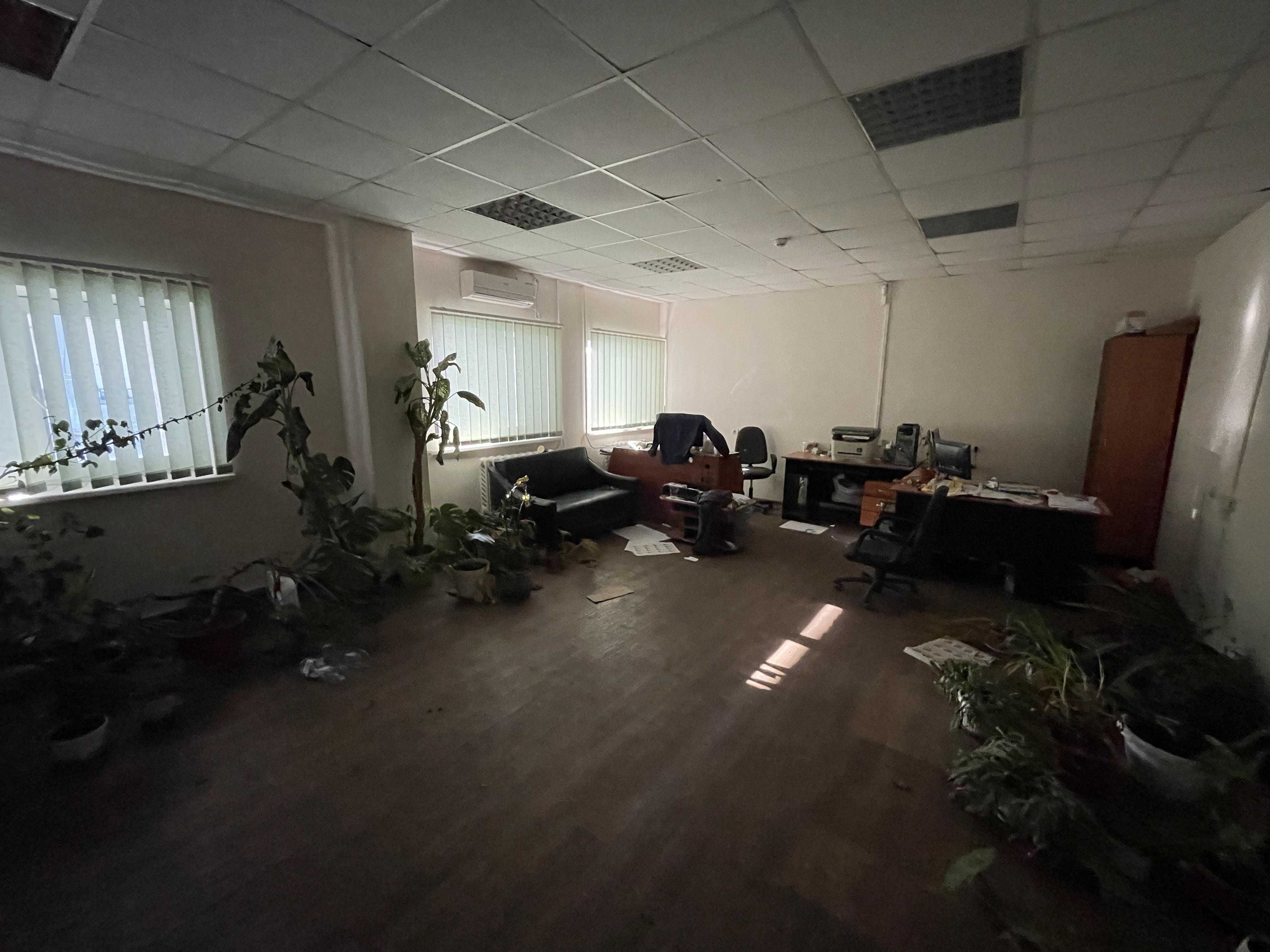Новозаводская офис 335м хорошее состояние мебель цена 120 грн/кв.м.
