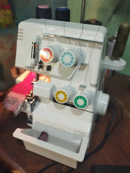 Оверлок 4 нит.Налаштоіаний механіком
