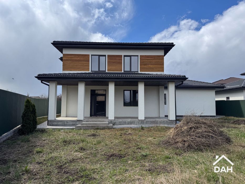 Будинок 216 м², 7 соток, під чистове є гараж та газ с. Крюківщина