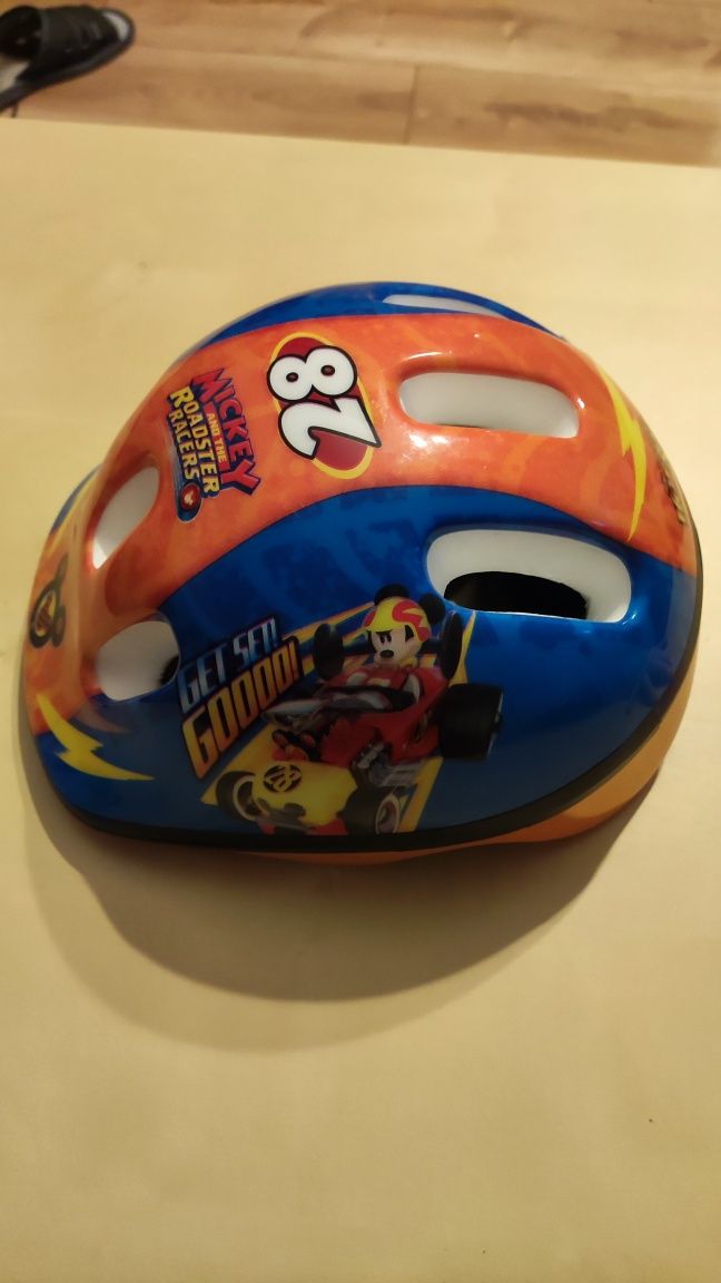 Kask dziecięcy  w rozmiarze 44-48 cm.