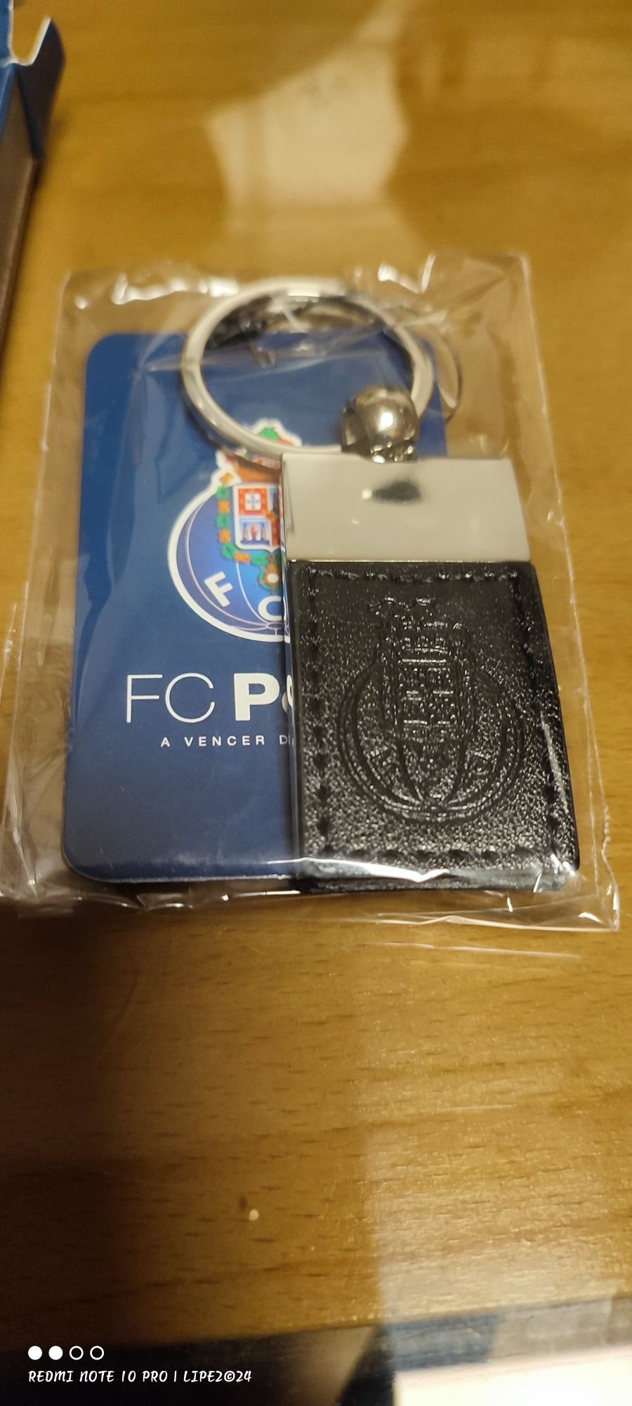 Porta chaves oficial FCPorto
Material: 100% Pele Genuína
Dimensões (Ax