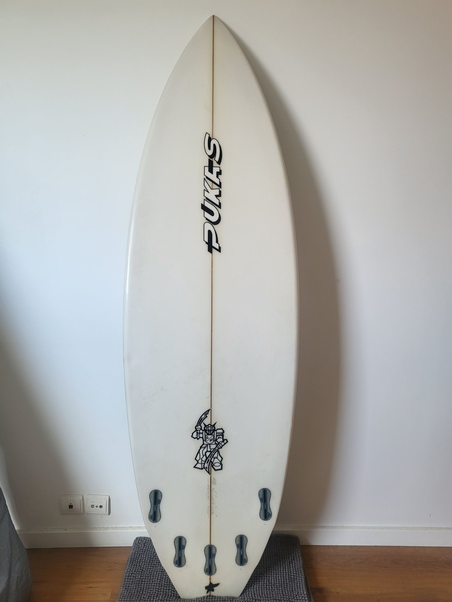 Surfboard Pukas "the roach"