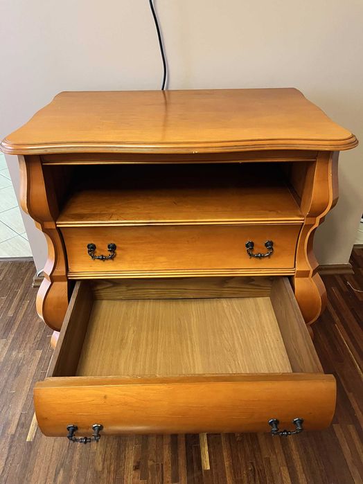 Komplet stylowych mebli z litego drewna – wyjątkowa okazja!