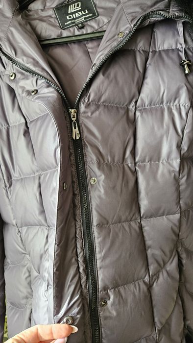 Пуховік жіночий з капюшоном