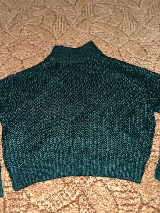 Светр укорочений