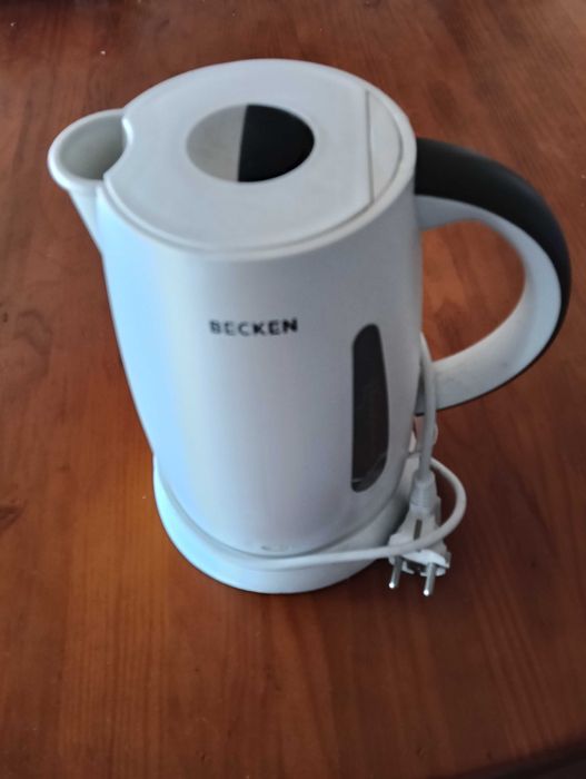 Jarro Elétrico BECKEN (2000 W - 1.5 L)
